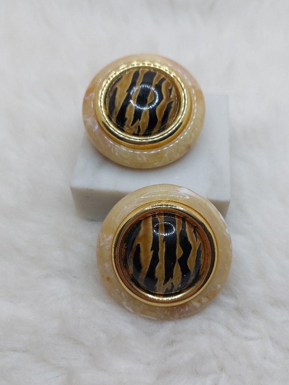 Vintage Gold-Toned Round Clip-on Italy Made Earrings Beige Celluloid Tiger-print